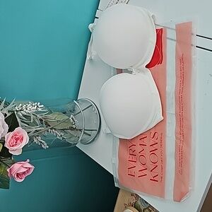 EVERY WOMEN KNOWS white underwire bra Size 34
